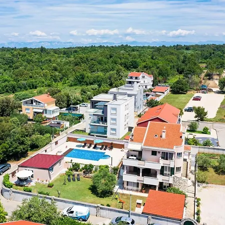 Hacienda Apartament *
