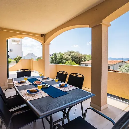 Hacienda Apartament *